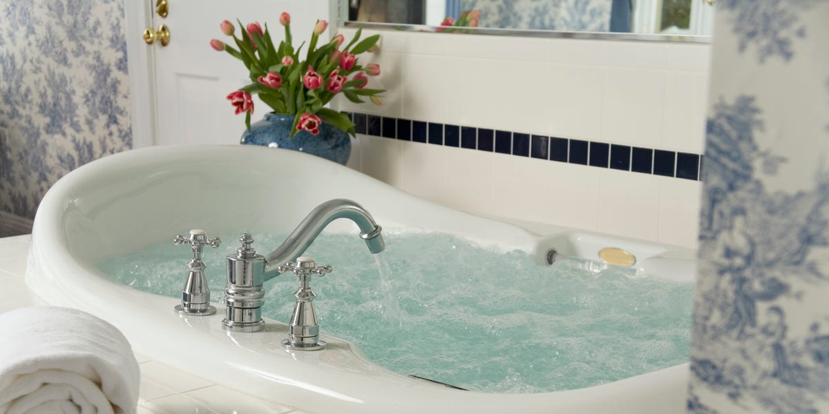 How to Clean Jetted Tub – Deep Clean Tips and Tricks