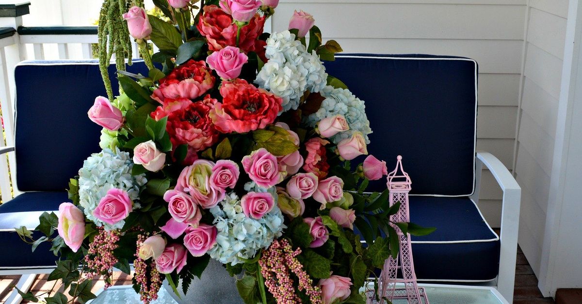 Why Add Artificial Flowers to a Fresh Flower Arrangement?