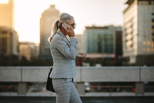 31 Closing Phrases to Seal a Sales Deal